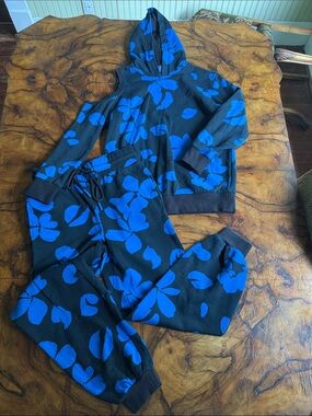 Black & Cobalt Blue Floral Jogger Set - Women's Track Pants & Hoodie